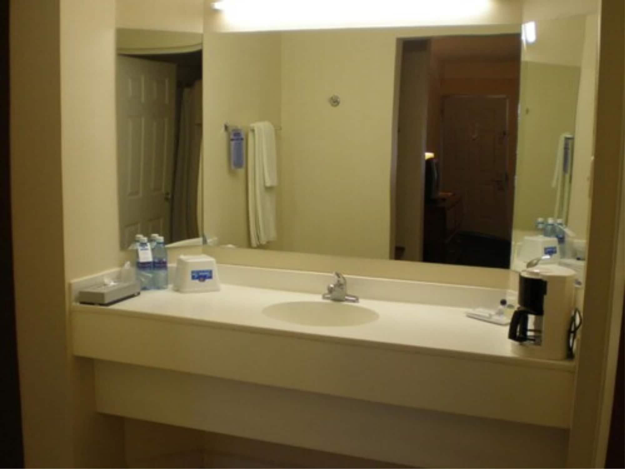 American Inn Hotel & Suites Parral Ngoại thất bức ảnh