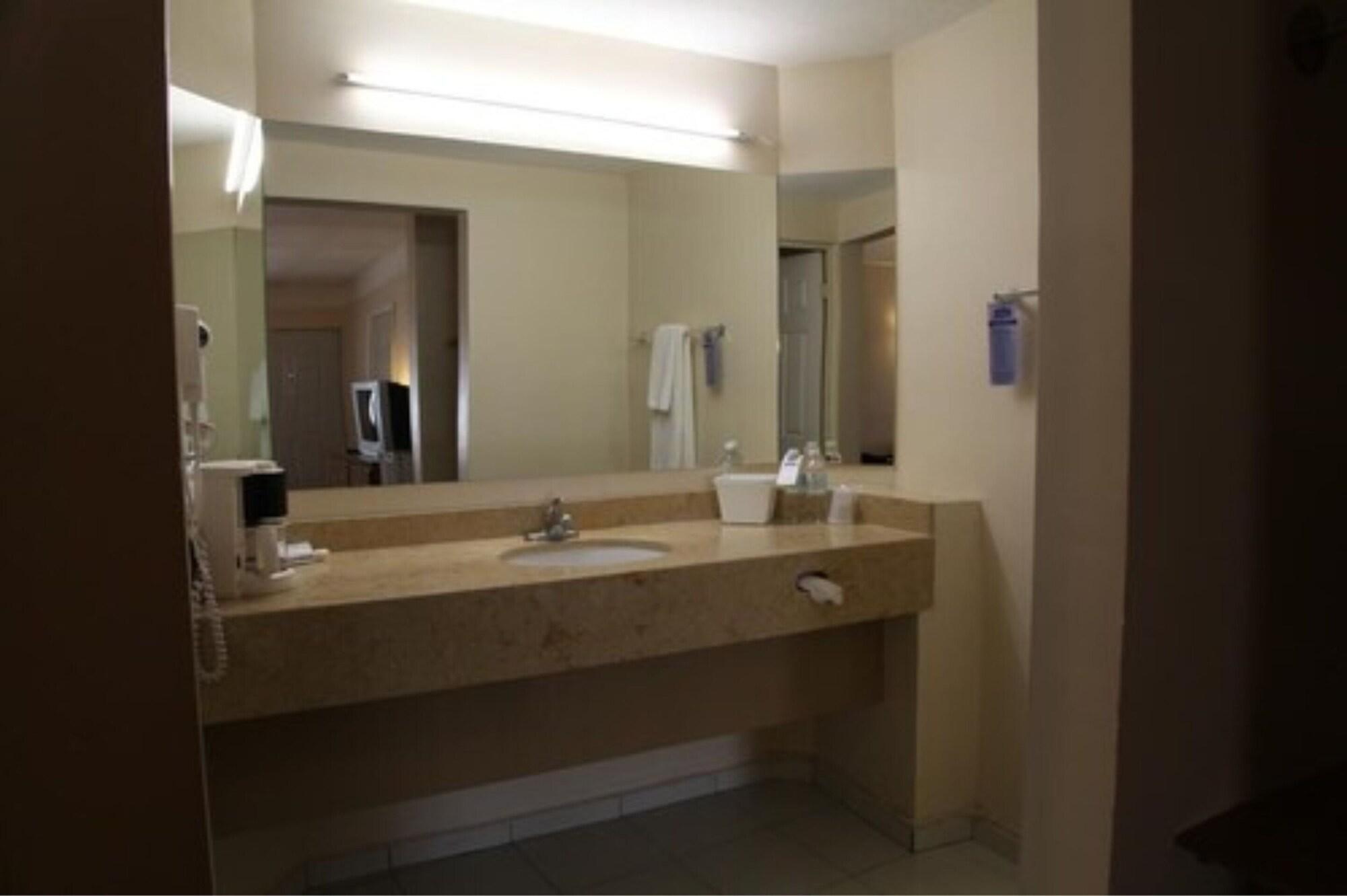 American Inn Hotel & Suites Parral Ngoại thất bức ảnh