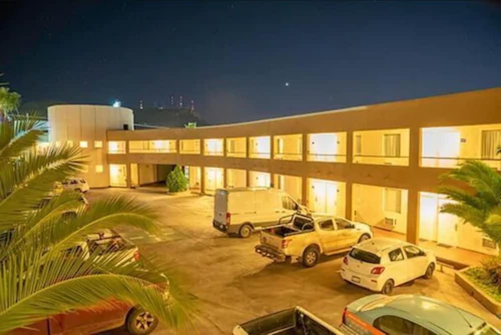 American Inn Hotel & Suites Parral Ngoại thất bức ảnh