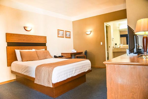 American Inn Hotel & Suites Parral Ngoại thất bức ảnh